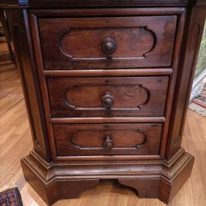 Walnut nightstand cm. 59 x 40 x 65